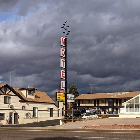 Aquarius Inn Bicknell Exterior photo