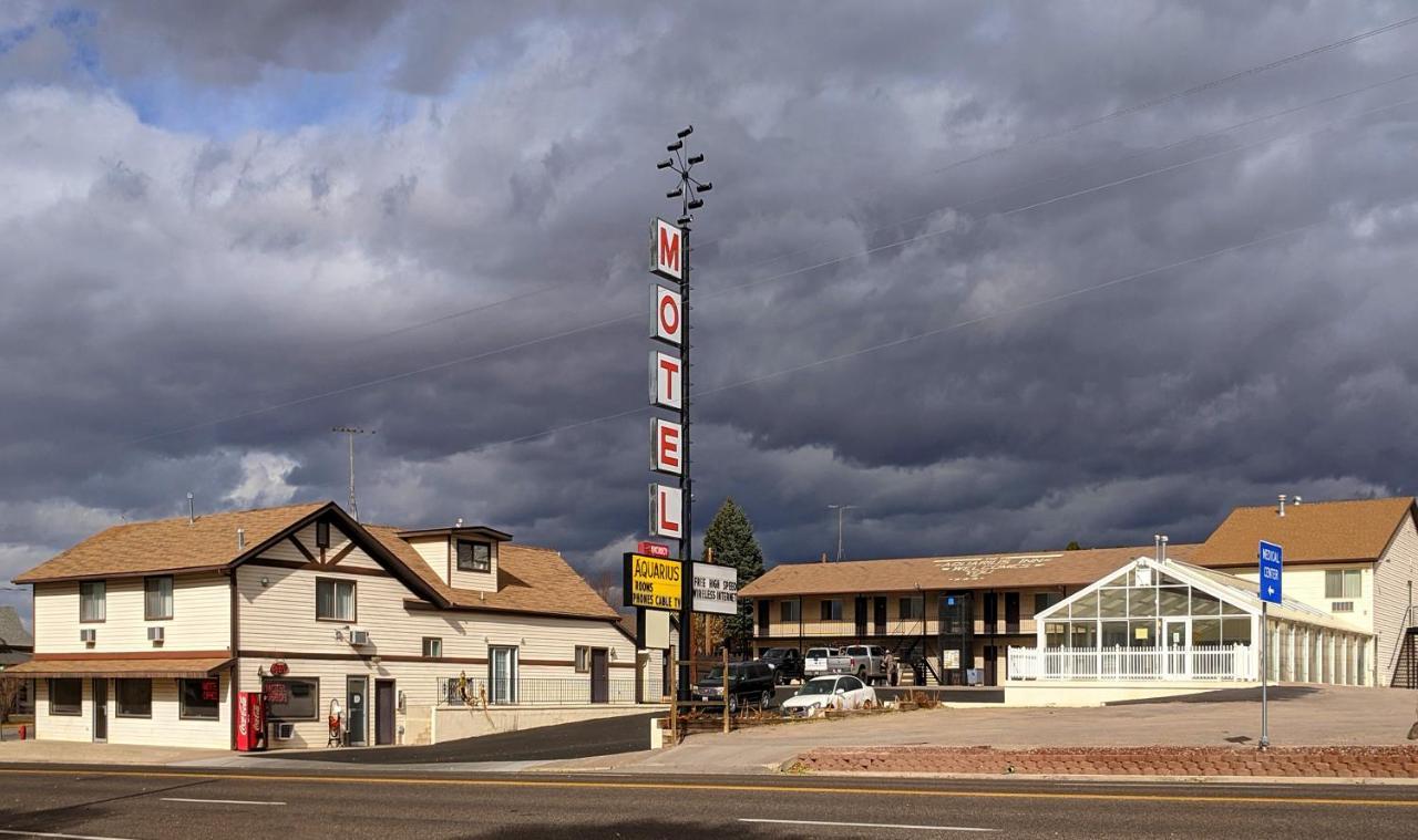 Aquarius Inn Bicknell Exterior photo