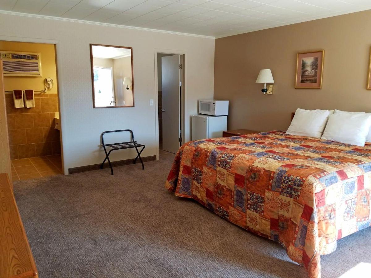 Aquarius Inn Bicknell Exterior photo