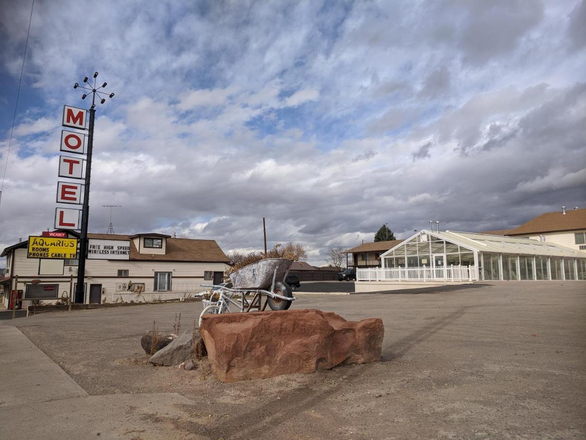 Aquarius Inn Bicknell Exterior photo