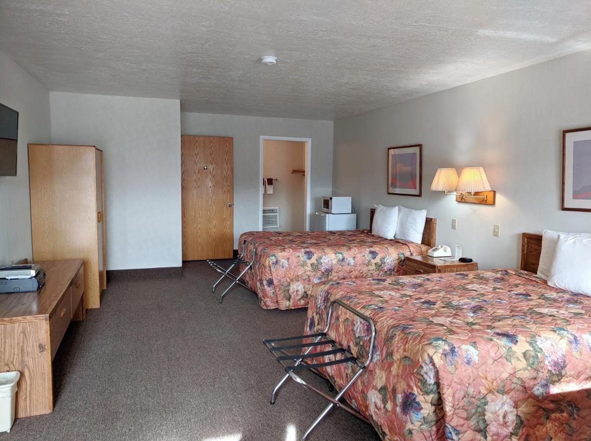 Aquarius Inn Bicknell Exterior photo