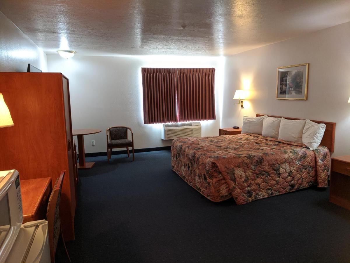 Aquarius Inn Bicknell Exterior photo