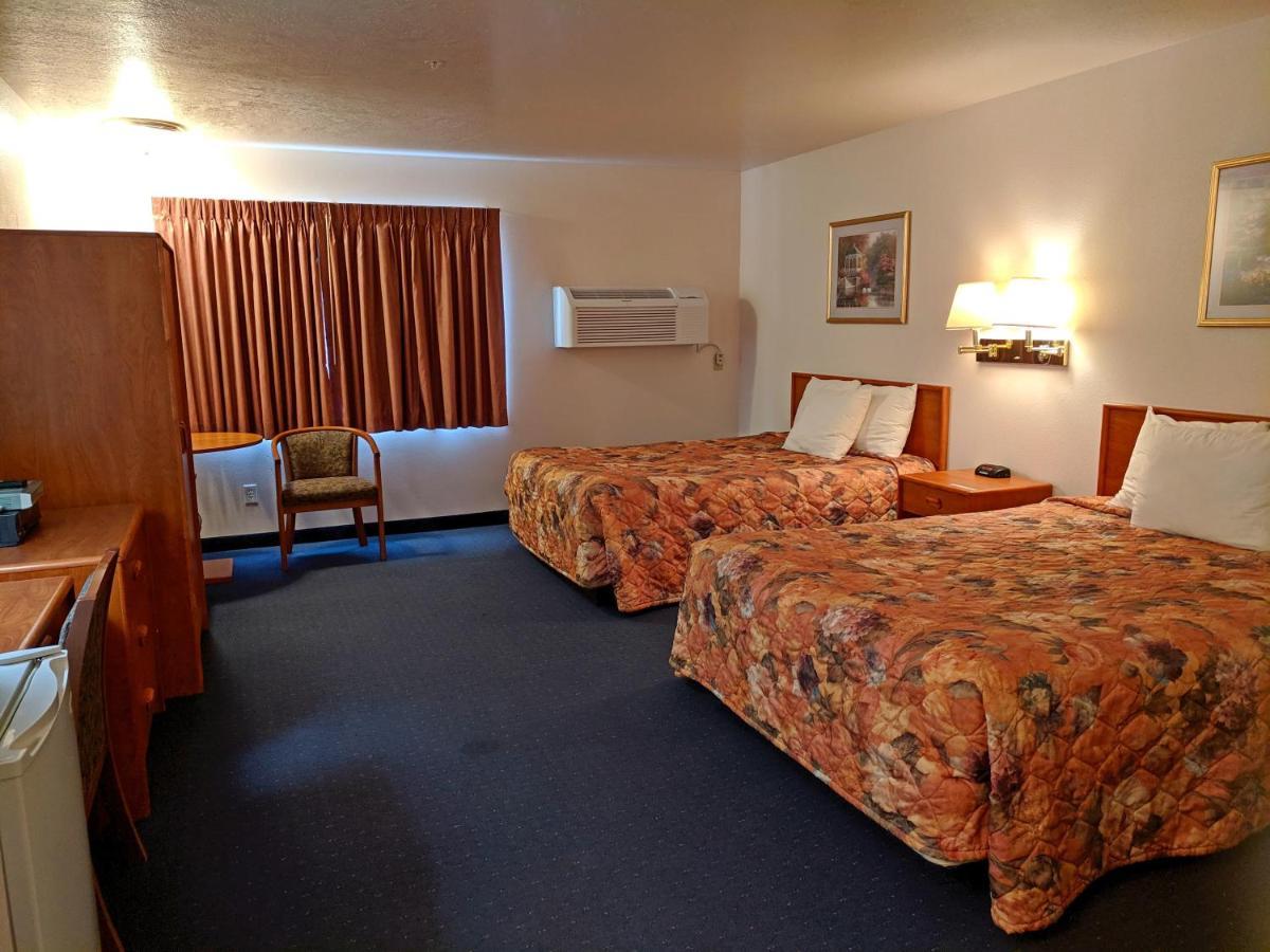 Aquarius Inn Bicknell Exterior photo