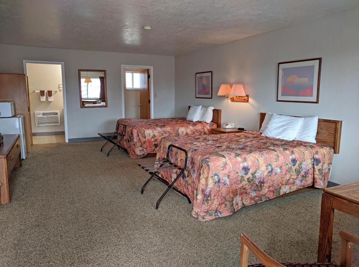 Aquarius Inn Bicknell Exterior photo