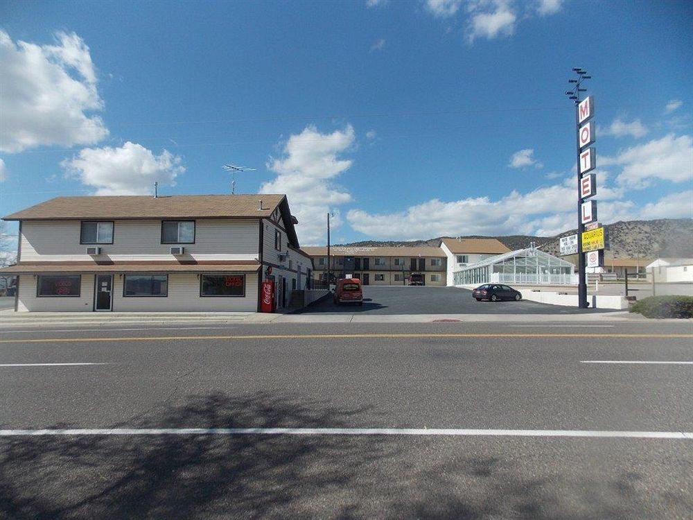Aquarius Inn Bicknell Exterior photo