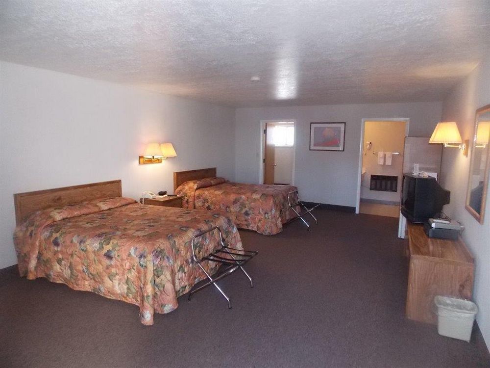 Aquarius Inn Bicknell Exterior photo